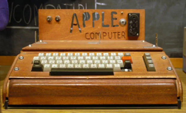 Original Apple computer hand built by Jobs and Wozniak is going to be up for auction