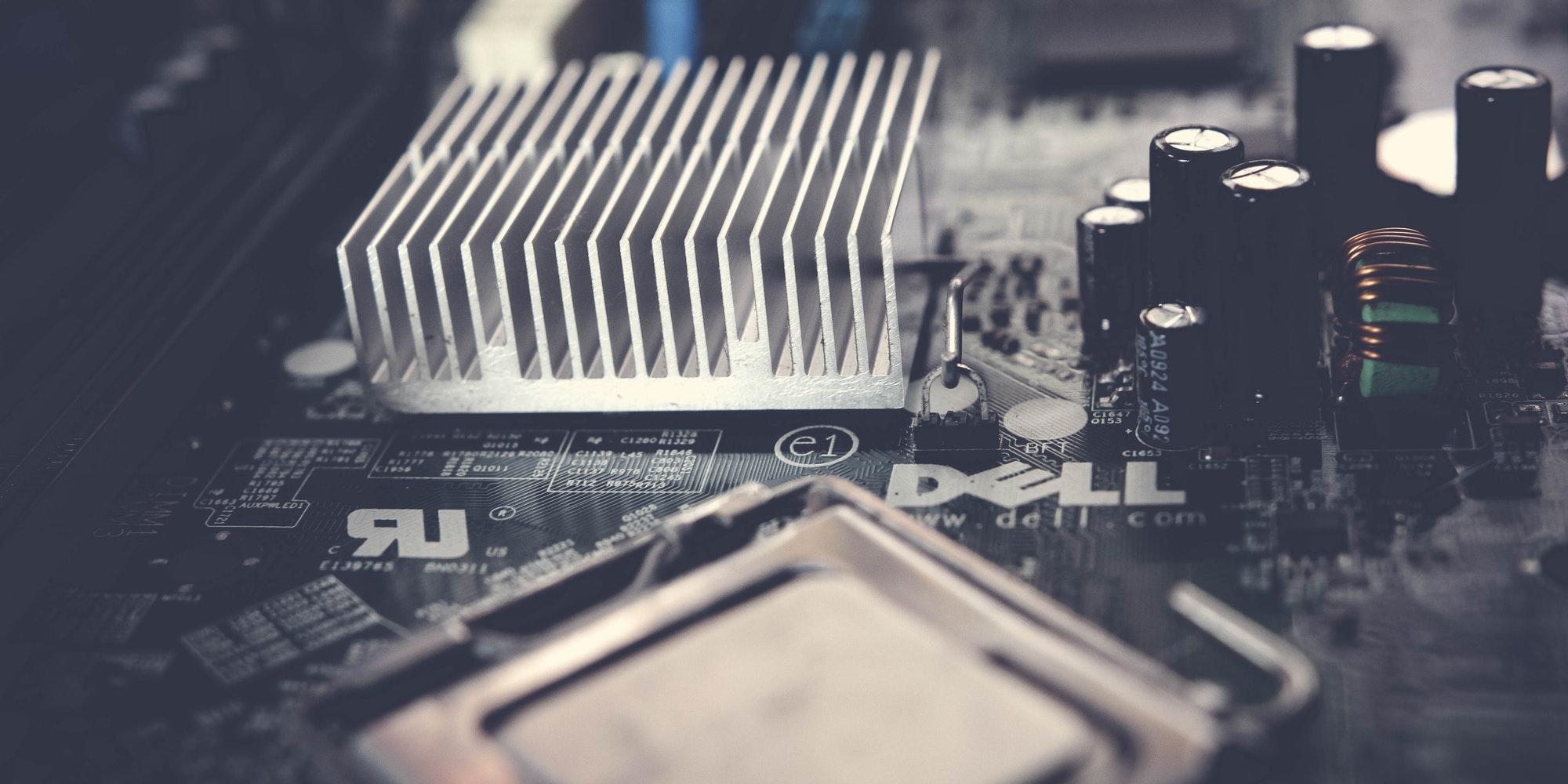 Extruded aluminum heatsinks in LED lights: Why do you need them and how are they made